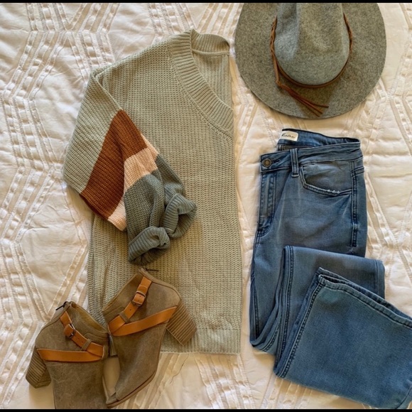 New!Olive Chucky Knit Striped Arms V Neck Sweater - Picture 5 of 6